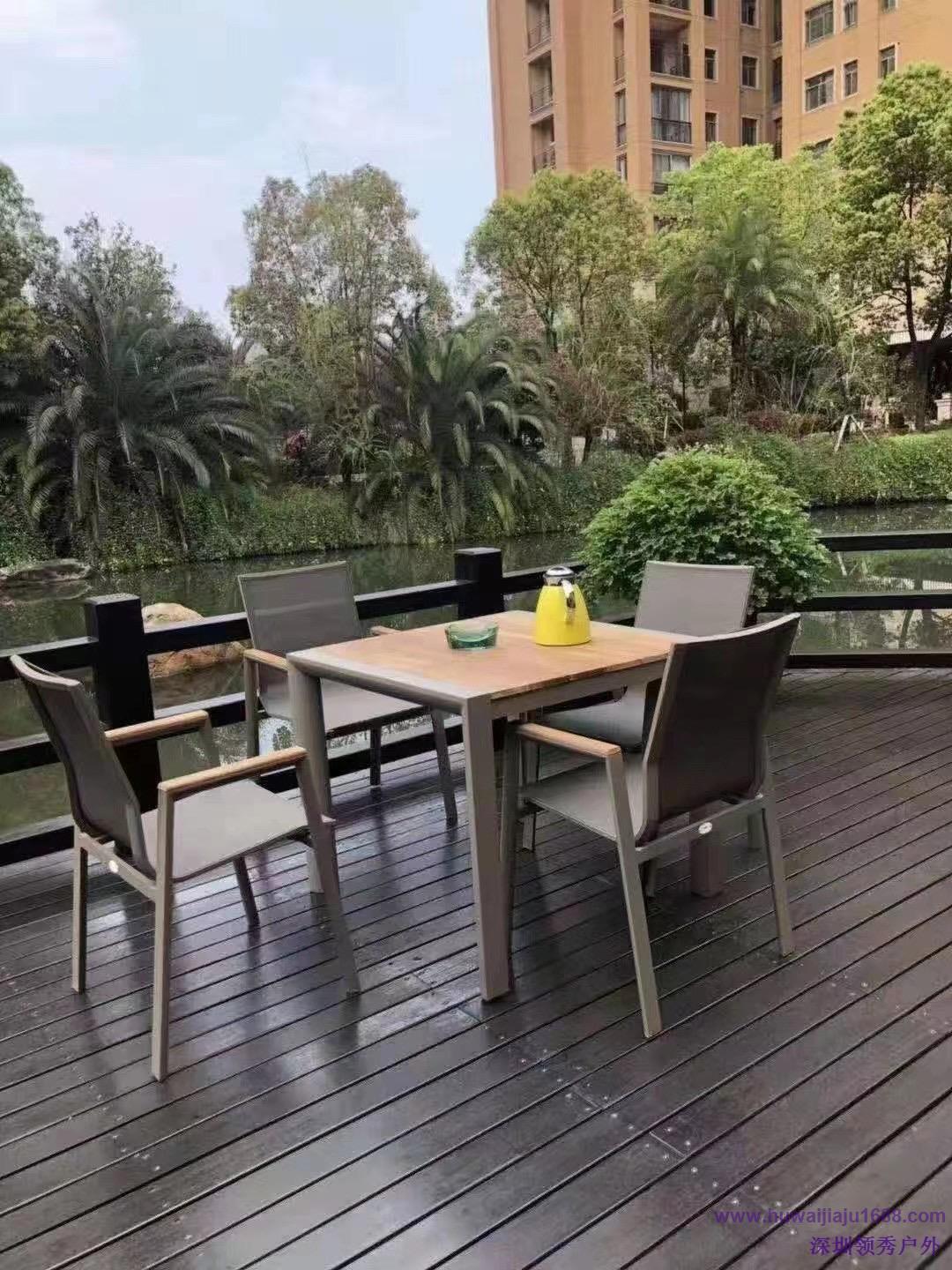 户外花园家具：别墅桌椅.jpeg
